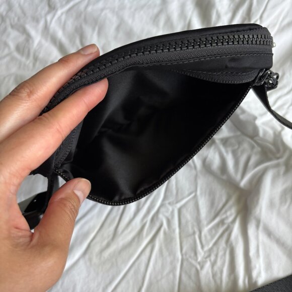 Lululemon Everywhere Belt Bag 1L in Black - Picture 5 of 7